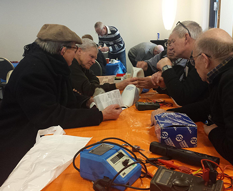 In Nederland gooien we ontzettend veel onterecht weg. Duurzaamheid begint bij jezelf! Repair Café Epe, Emst, Oene en Vaassen repareert graag gratis voor je!