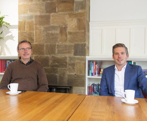 In de rubriek ‘Vrijwilliger aan het woord’ vertellen vrijwilligers van Koppel-Swoe over de activiteit waar ze zich mee bezighouden. Dit keer hebben Jos Zwienenberg en Koen Horstman het over Juridisch Advies.
