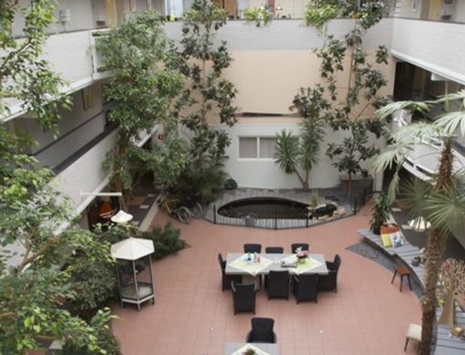 In Buurtpunt De Speulbrink in Vaassen komen ouderen uit de buurt voor een kopje koffie en activiteiten. Het Buurtpunt is voor iedereen toegankelijk